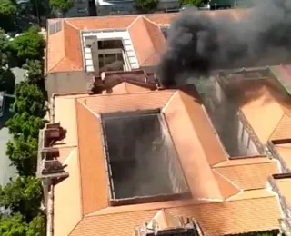 Incêndio atinge escola em Minas Gerais e causa pânico em estudantes
