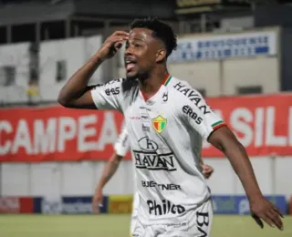 Volante contratado pelo Vitória já está na Toca do Leão