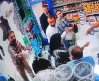 Homem ataca mulheres sem véu com iogurte no Irã