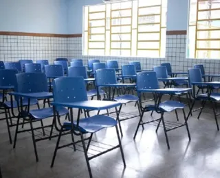 Professores de Santaluz paralisam aulas e cobram reajuste salarial