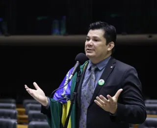 Vídeo: Deputado bolsonarista discute com repórter na Câmara