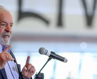 Lula sanciona reajuste de 9% para servidores e promete concursos
