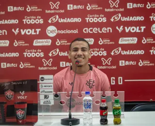 Zé Hugo celebra primeiro gol pelo Vitória: "vinha me cobrando"