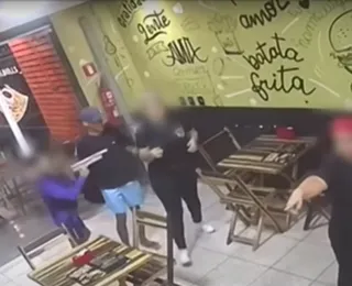 Vídeo: criança é flagrada armada durante assalto em Fortaleza