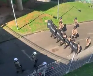 Vídeo: ônibus da torcida do Flamengo é atingido por pedras