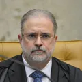 Augusto Aras, quase na glória pela contramão, entre tapas e beijos imagem