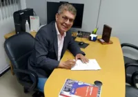 Adolfo Menezes viaja e transmite presidência da Alba a Zé Raimundo