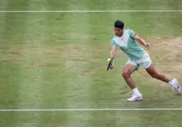 Alcaraz chega à final de ATP 500 e luta pelo 1º título na grama