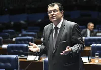 Alcolumbre confirma Eduardo Braga como relator no Senado