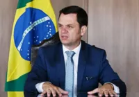 Anderson Torres é orientado por advogados a falar em audiência da CPI