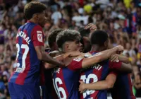 Barcelona sofre mas vence Cádiz com gols de Pedri e Ferran Torres