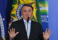 Bolsonaro se desculpa por divulgar fake news sobre vacina: "Equívoco"