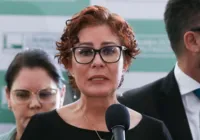 CPI do 8/1 quebra sigilo de Carla Zambelli e convoca Mauro Cid