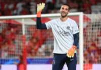 "Cada dia melhor" afirma Sergio Rico, goleiro do PSG, ao deixar UTI