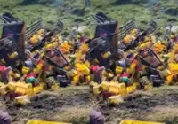 Caminhão cheio de cerveja tomba e carga é saqueada na Bahia