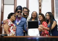Carlinhos Brown recebe Comenda 2 de Julho na Alba