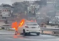 Carro pega fogo na BR-324 e Salvador tem manhã de caos no trânsito