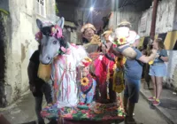 Casamento do Jegue e da Jumenta arrasta multidão na Carroçada da Saúde