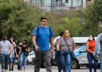 Cientistas sugerem volta do uso de máscaras por conta de nova variante