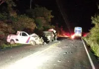 Colisão entre ambulância e ônibus deixa três pessoas mortas