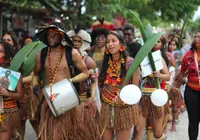 Copa de mulheres ensina crianças