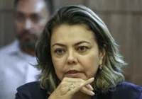 Dívida com ex-partido faz Justiça penhorar carro da senadora Leila