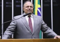 Eduardo Pazuello elogia SUS e diz que Nísia foi sua 'aposta pessoal'