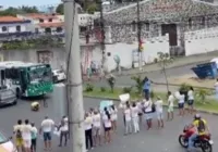 Família protesta e fecha trânsito por morte de vidraceiro em Salvador