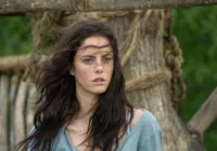 Filha de brasileira, Kaya Scodelario fará série sobre Ayrton Senna