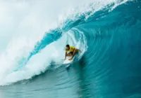 Filipe Toledo avança em Teahupo’o e garante vantagem no Finals