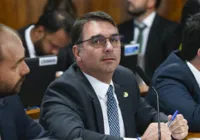 Flávio Bolsonaro confirma que ex-presidente se reuniu com hacker