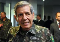 'Foi uma brincadeira', diz general Heleno sobre situação com Bolsonaro