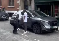 Guardiola é multado por infração de trânsito e brinca com guarda; veja