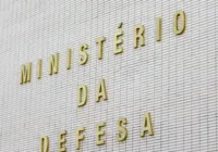 Hacker esteve em reuniões no ministério da Defesa antes de eleição