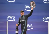 Hamilton vai se reunir com chefe da Mercedes para decidir futuro