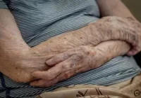 Homem é morto e idosa fica ferida após ataque a tiros em Salvador