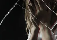 Homem é preso após fingir namoro digital para estuprar enteada