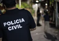 Homem é preso com carro roubado e por atirar na perna da esposa