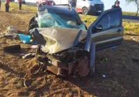 Homem morre e duas pessoas ficam feridas em acidente na BR-242