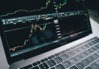 Ibovespa fecha em queda pela 11ª vez consecutiva