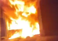 Incêndio atinge depósito de sucatas na Suburbana; vídeo