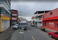 Incêndio atinge rede elétrica em Pirajá e motoristas evitam região