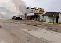 Incêndio deixa barraca de fogos de artifício destruída em Simões Filho