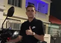 Irmão de influencer é morto na porta de casa no bairro do Uruguai