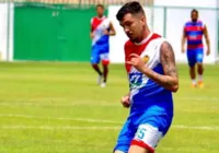 Jogador de futebol e jovem morrem em acidente de trânsito na Bahia