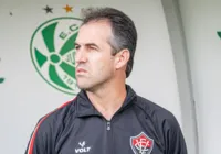 Léo Condé aponta “erro crucial” em derrota do Vitória na Série B