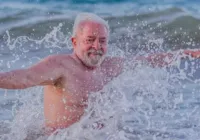 Lula anuncia que vai "curtir" feriado em praia de Salvador