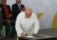 Lula sanciona lei que autoriza terapia polêmica da gestão Bolsonaro