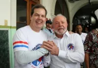 Mesmo com indefinição, Trindade posa ao lado de “cabos eleitorais”