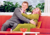 Miguel Falabella lamenta morte de Aracy Balabanian